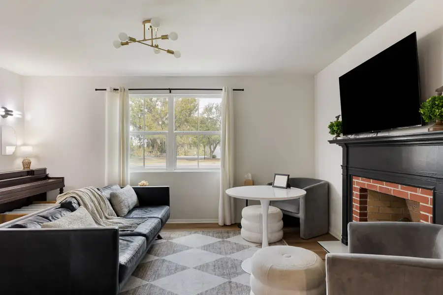 Spacious living room + TV