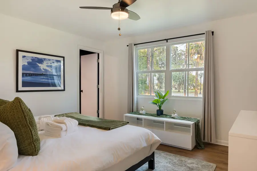 Bedroom 2: King bed