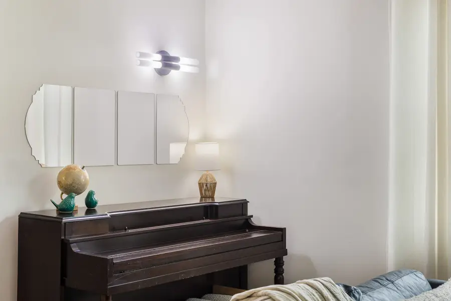 Music lovers? Join us and make the piano sing!