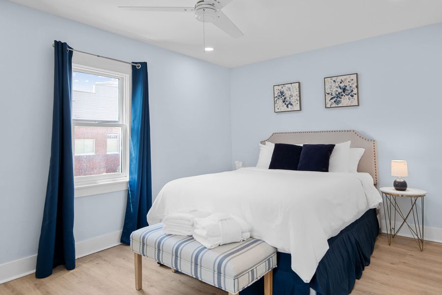 Bedroom 2: Queen Bed