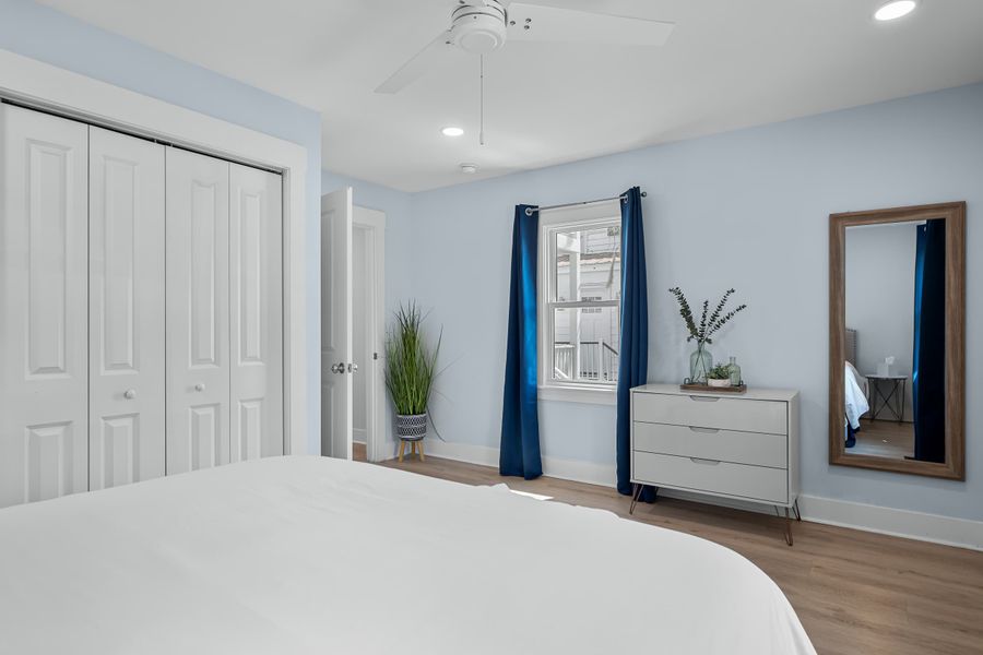 Bedroom 2: Queen Bed