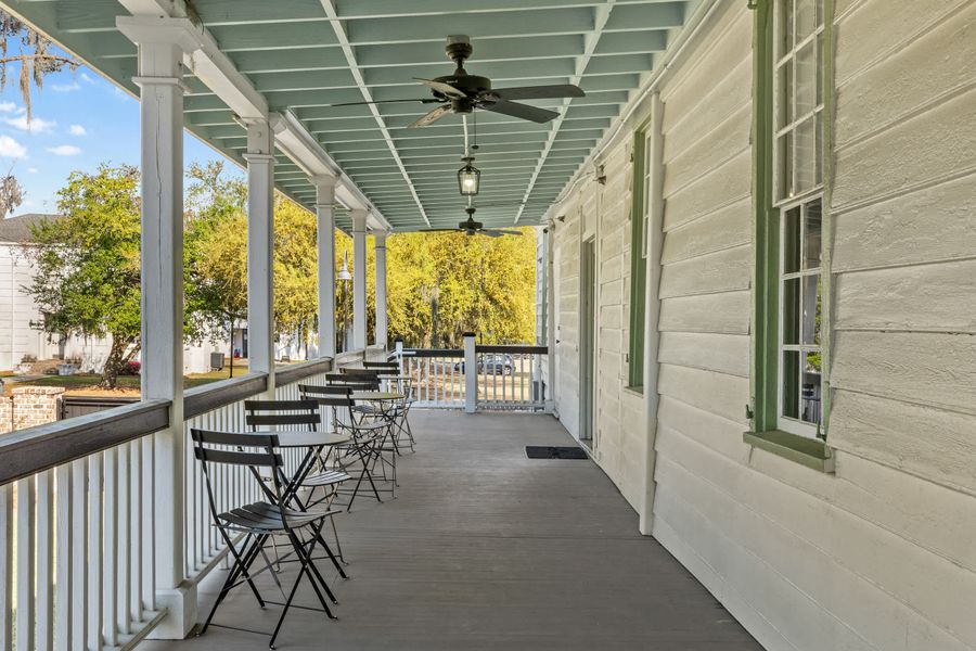 Balcony with seating