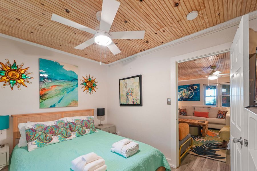 Bedroom 1: Queen Bed