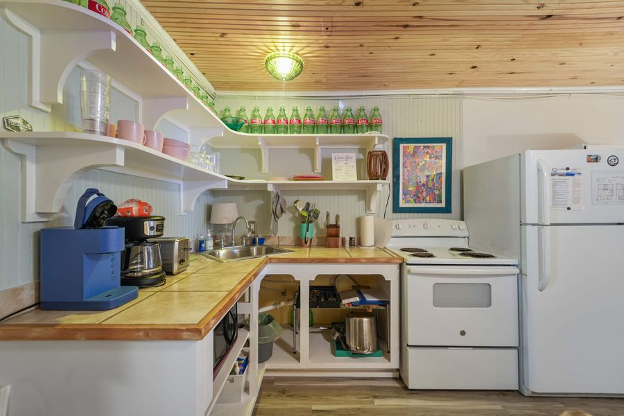 Fully equipped kitchen