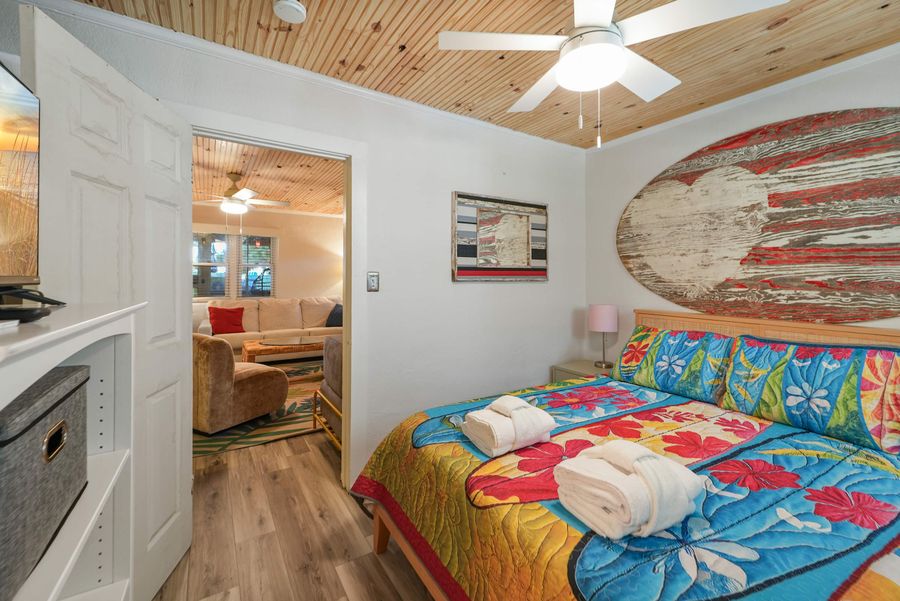 Bedroom 2: Queen Bed