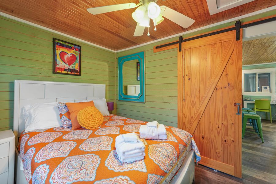 Bedroom 4: Queen Bed