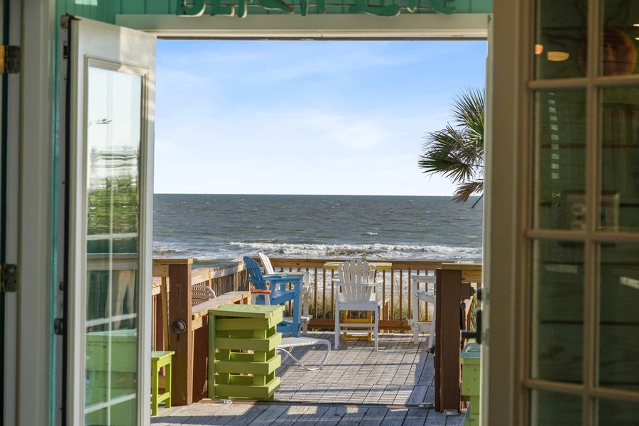 Double doors and a perfect oceanfront view!