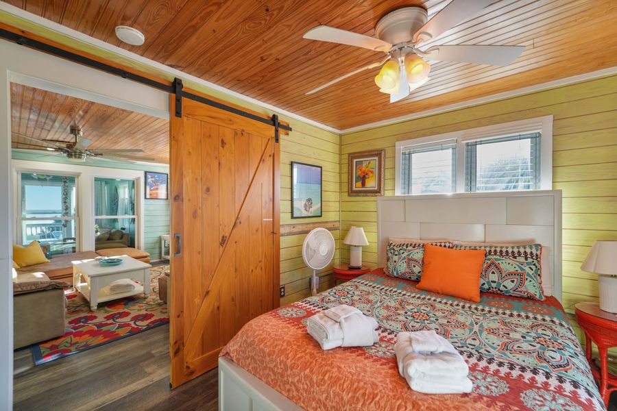 Bedroom 5: Queen Bed