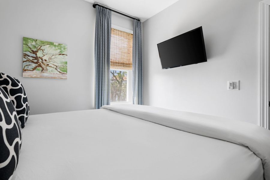 Bedroom 6: Queen Bed w. TV