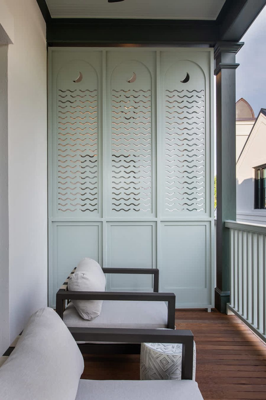Spacious balcony with plenty of seating