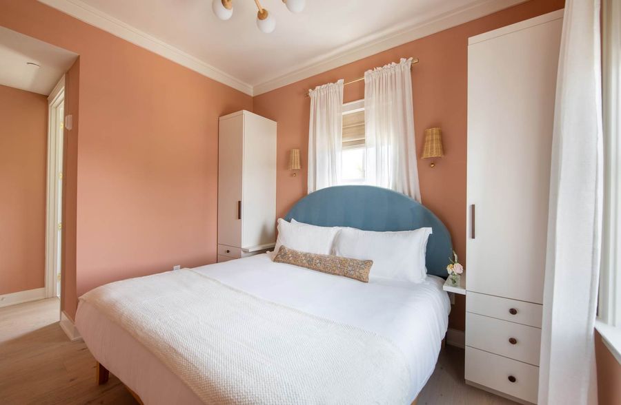 Bedroom 3: Queen Bed + TV