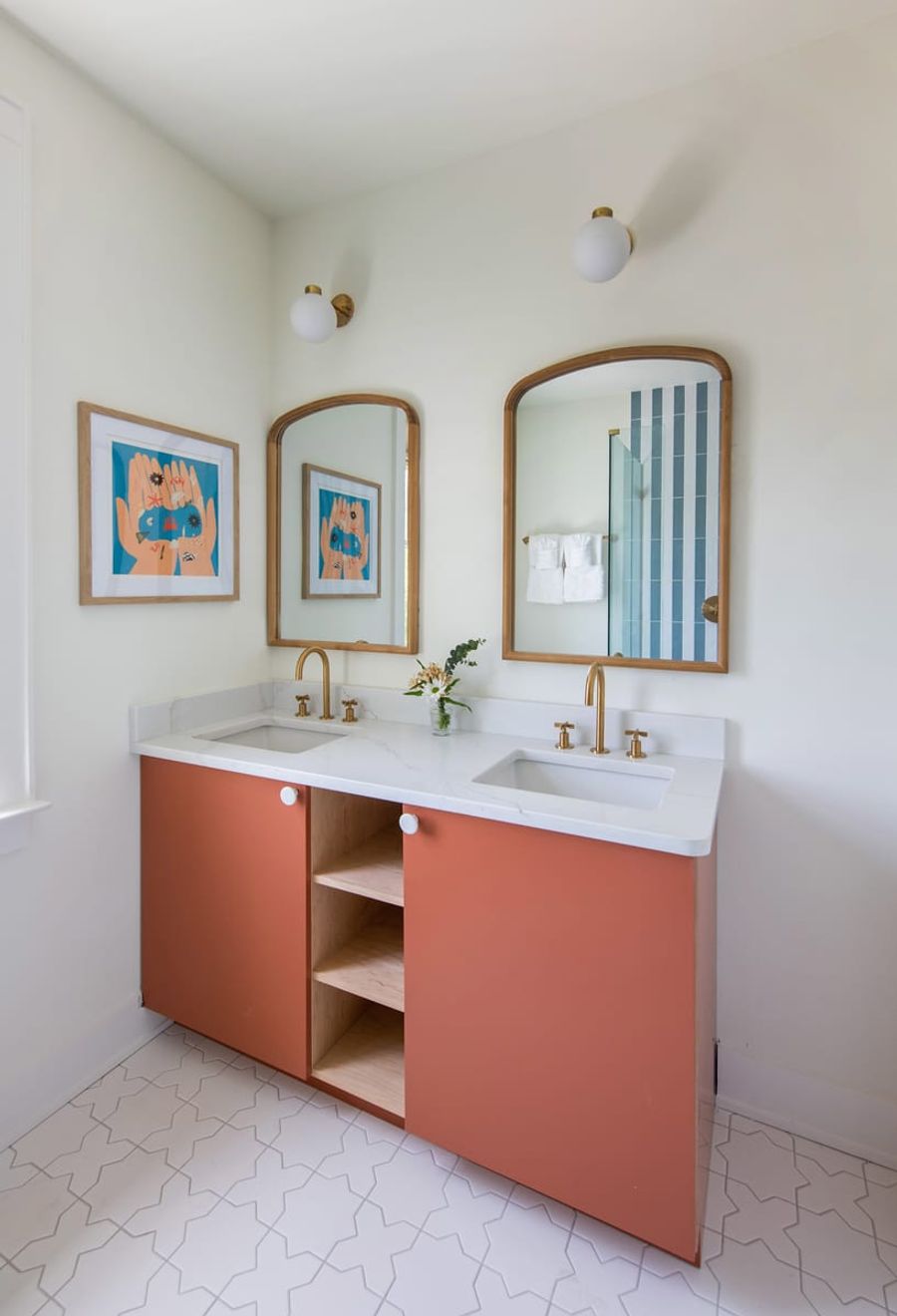 Bathroom 3: Double vanity