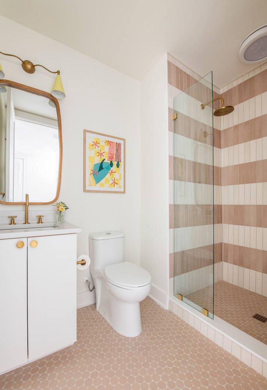 Bathroom 5: Walk-in shower