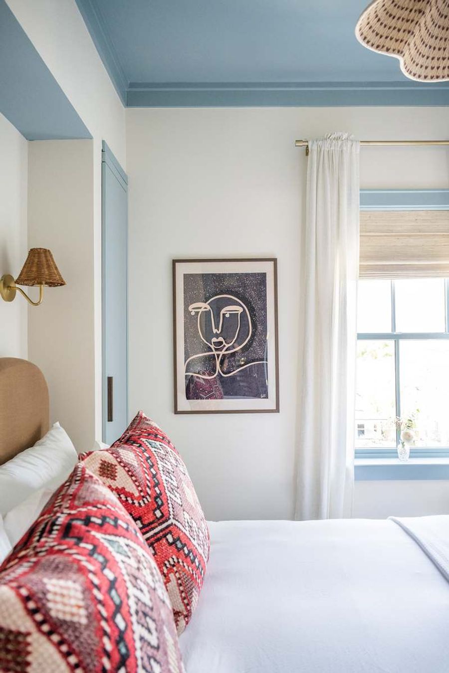 Bedroom 8: Queen Bed + TV