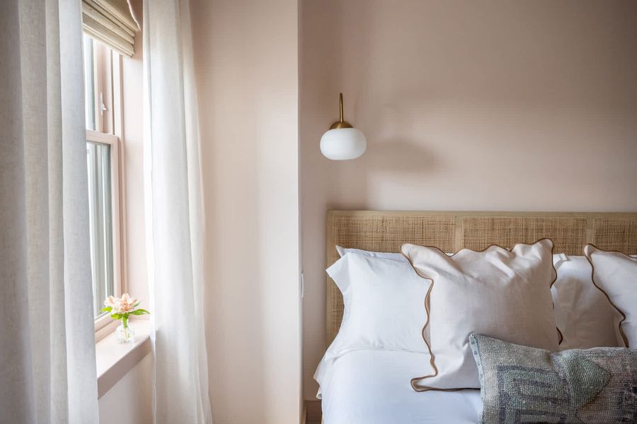 Bedroom 7: King Bed