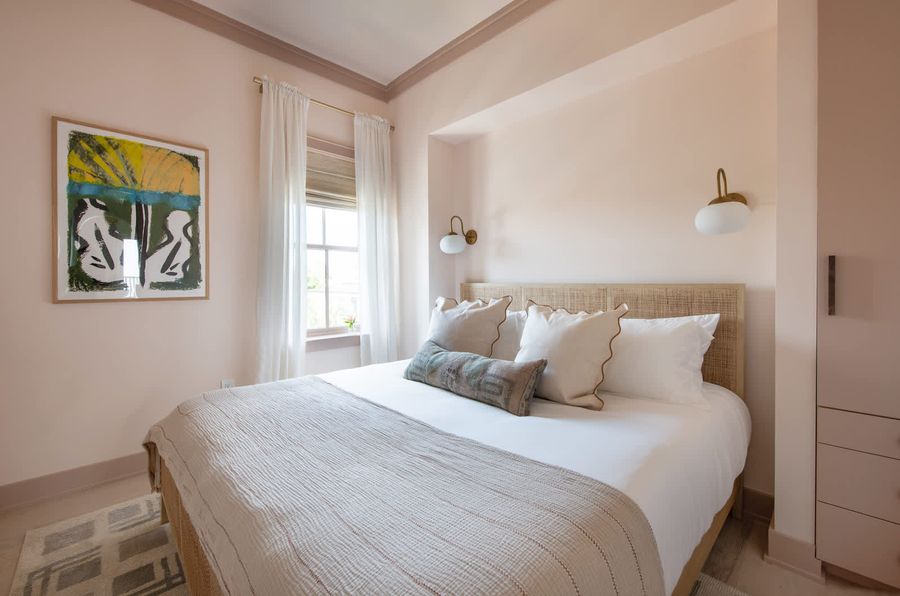 Bedroom 7: King Bed