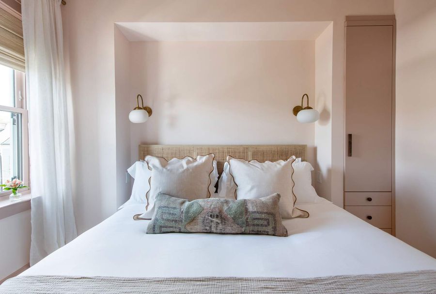 Bedroom 7: King Bed