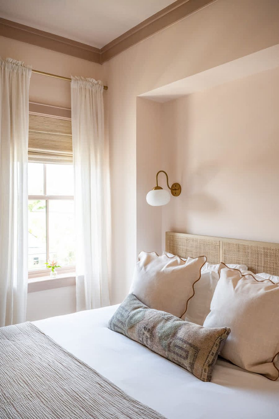 Bedroom 7: King Bed