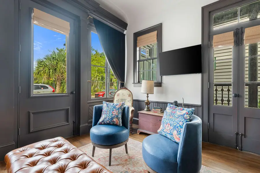 Spacious living room with seating for your entire group + TV!