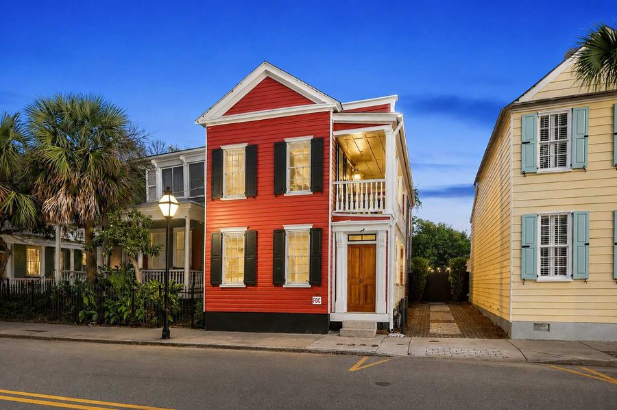 Welcome to The Red Robin, your Downtown Charleston rental!