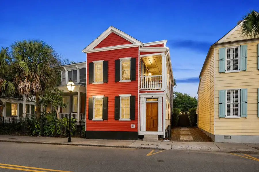 Welcome to your Charleston retreat, where comfort and convenience await!