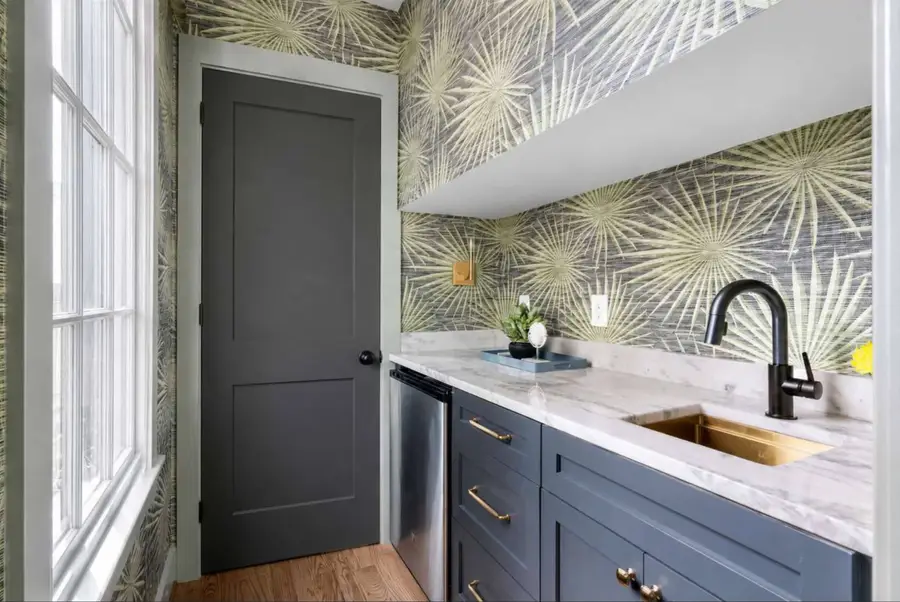 Enjoy coffee and light refreshments with the in-room kitchenette and Keurig.