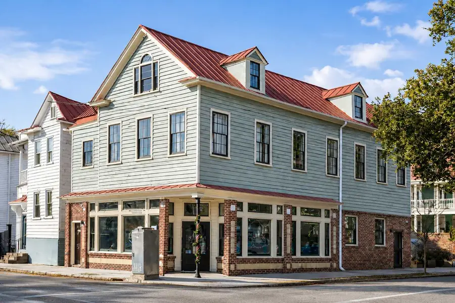 Welcome to your Charleston retreat, with Daniela's Downtown serving beloved breakfast and lunch favorites just downstairs until 3PM.