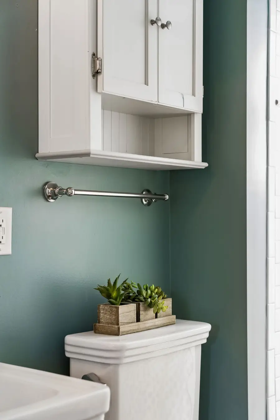 Bathroom #1: Includes a shower and tub combination to make daily routines simple and stress-free.