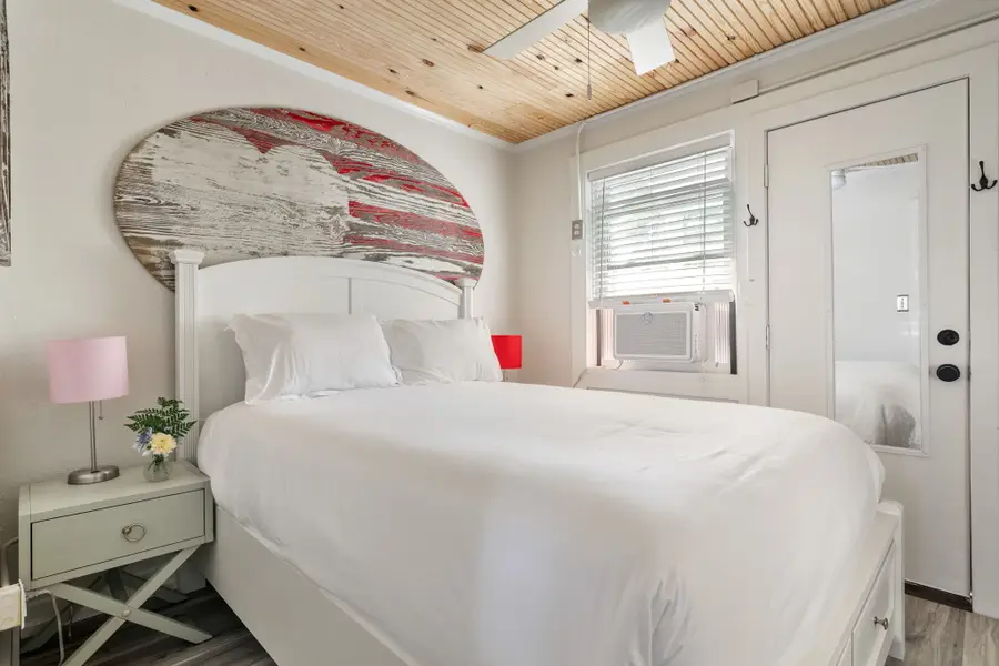 Bedroom #4: Comes with a comfortable queen bed, creating a cozy space to relax and recharge.