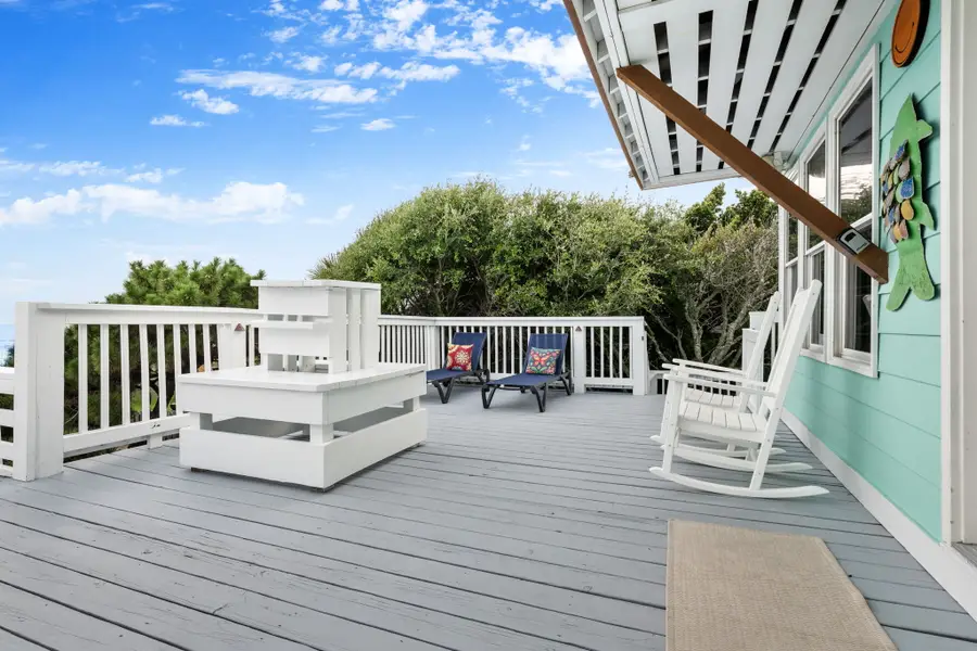 Stretch out on the beachfront lounge chairs and soak in uninterrupted ocean views.