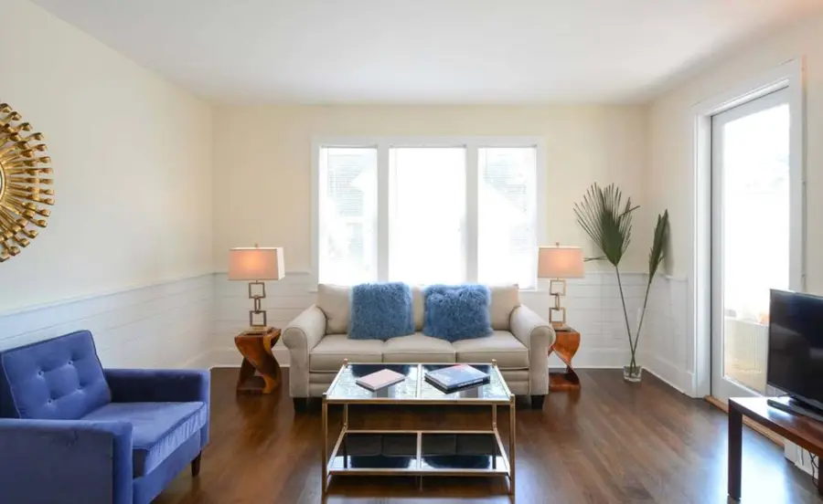 Welcome to your downtown Charleston rental! Explore all things downtown by foot!