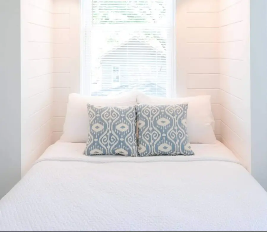 Bedroom 4: Double bed + TV