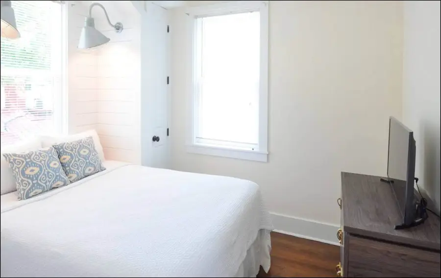 Bedroom 4: Double bed + TV