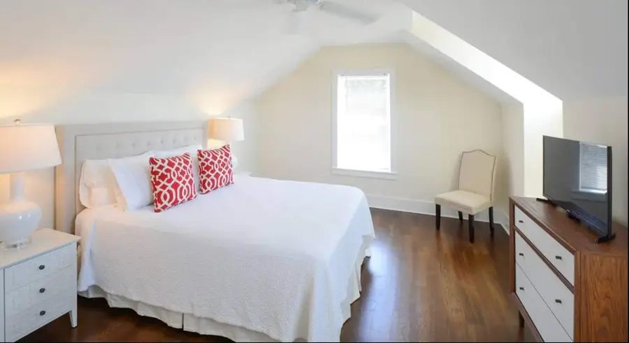 Bedroom 2: King bed + TV