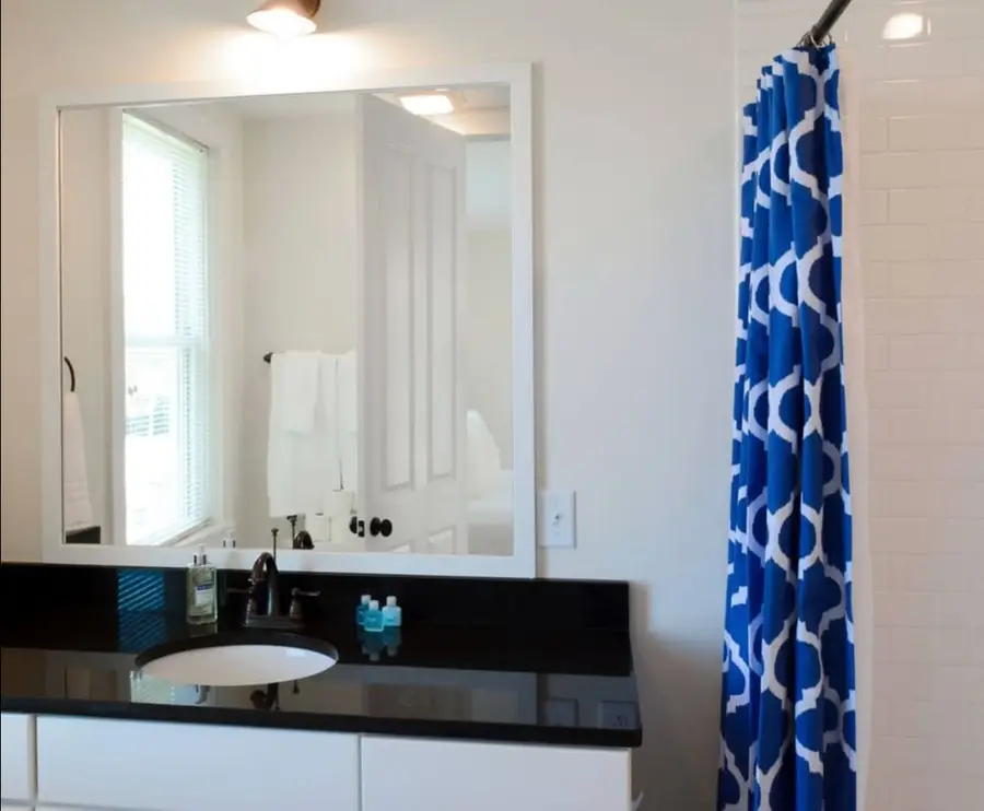 Bathroom 2: Full bathroom