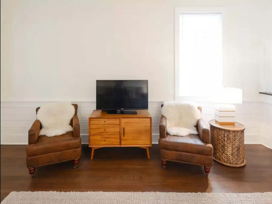 Living area + TV