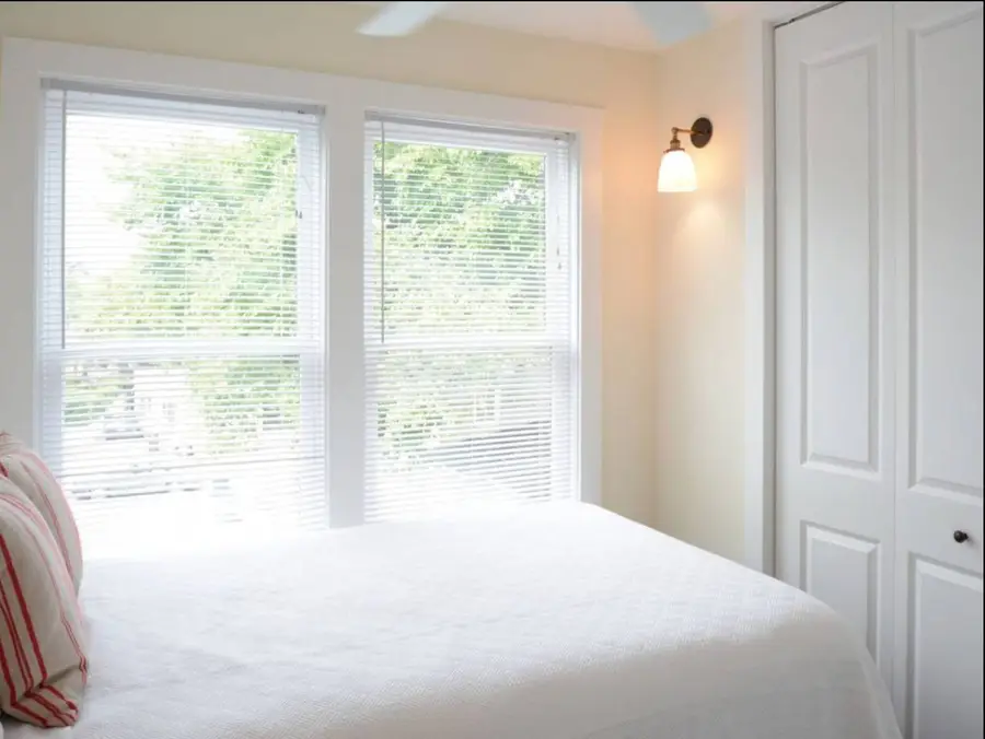 Bedroom 2: Double bed + TV
