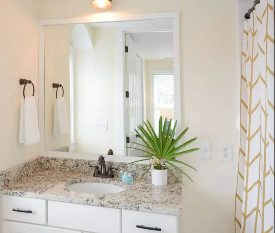Bathroom 1: Walk-in shower