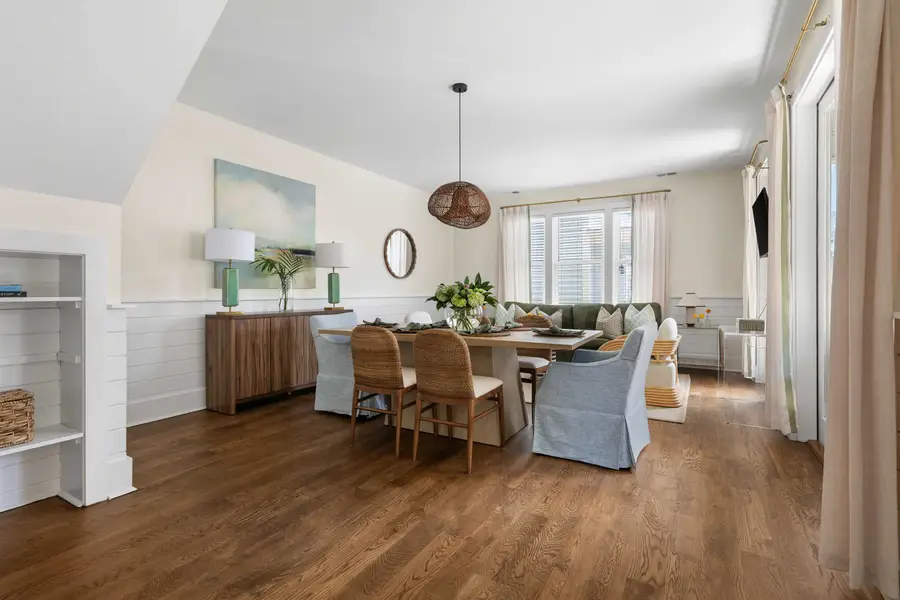 Dining Table w/ seating for 6