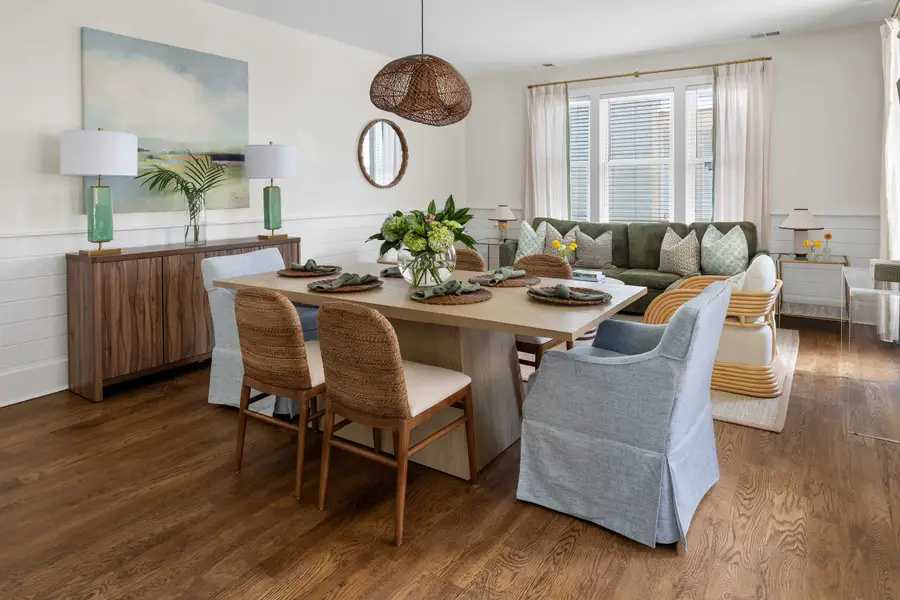 Dining Table w/ seating for 6