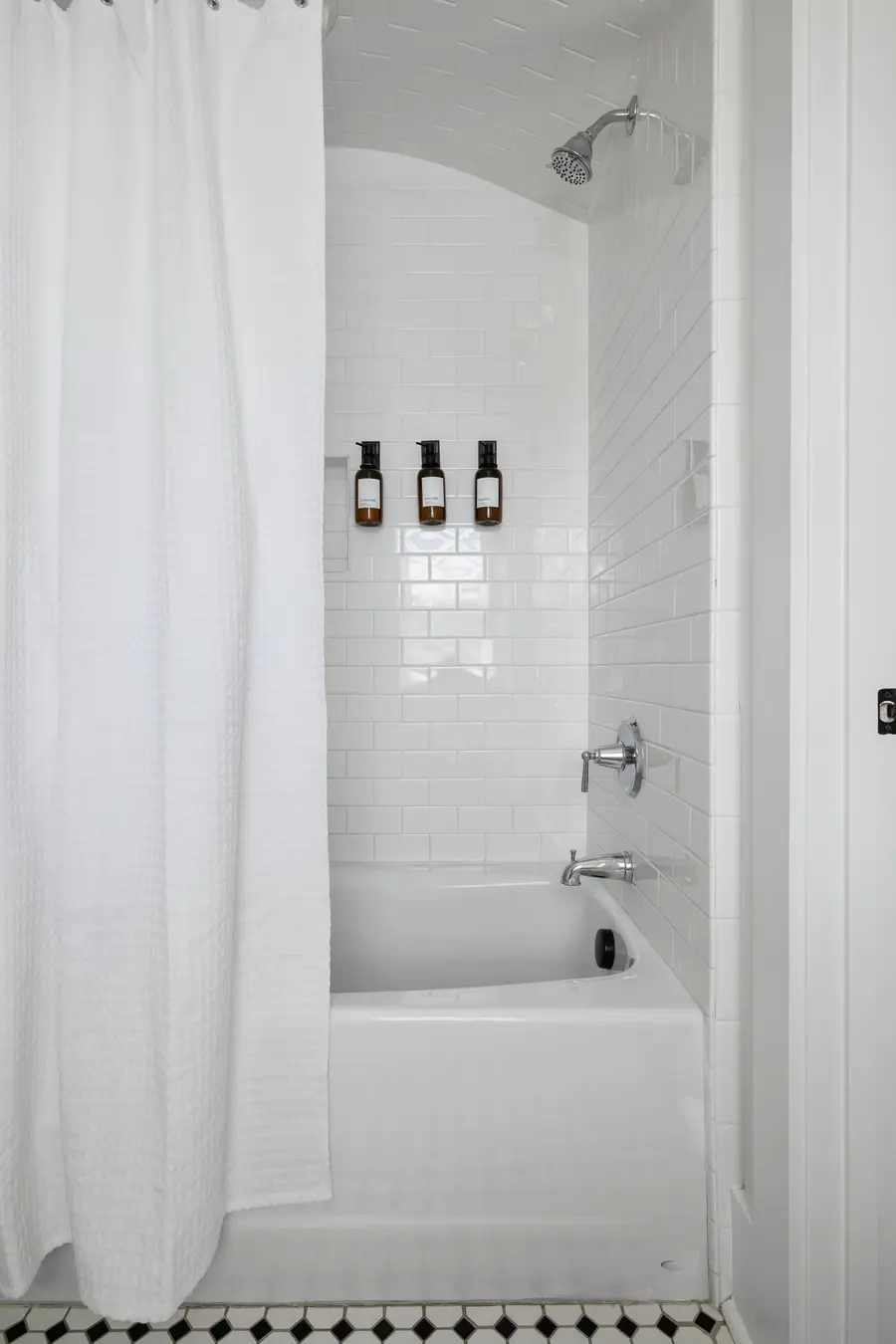 Bathroom 1: Shower/Tub 