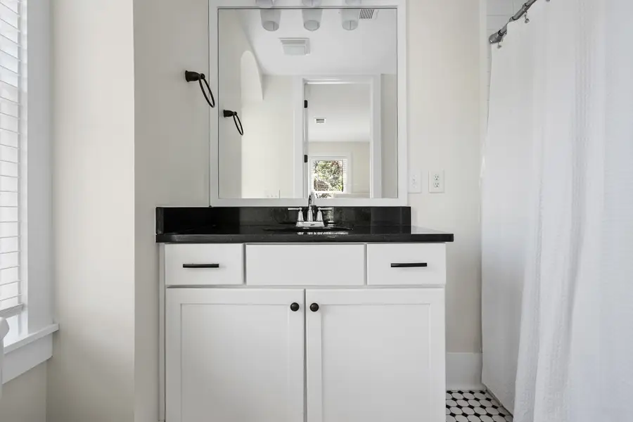 Bathroom 1: Shower/Tub