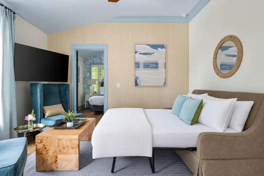 Living room + pullout couch + TV