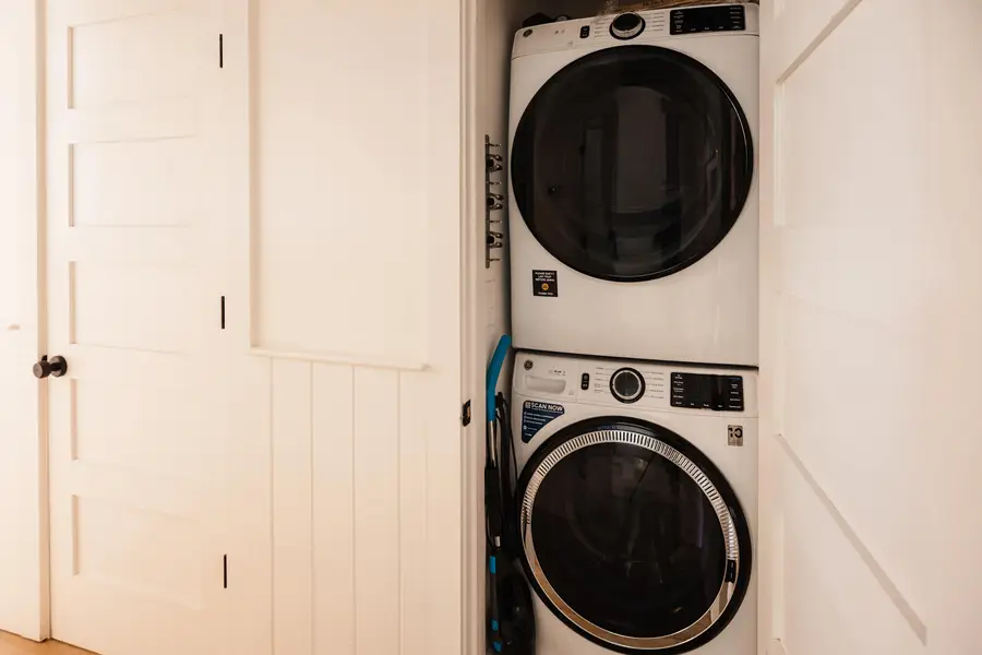Washer + Dryer
