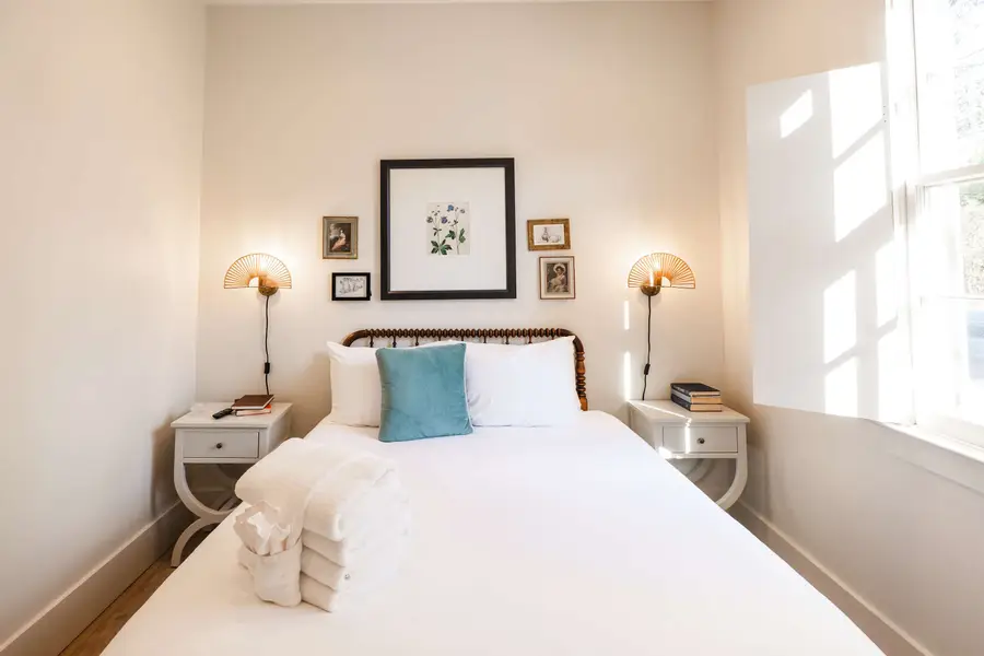 Bedroom 2: Queen Bed + TV