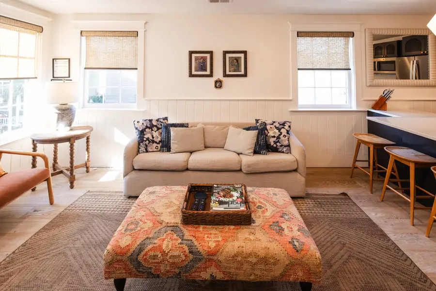 Spacious living room! 