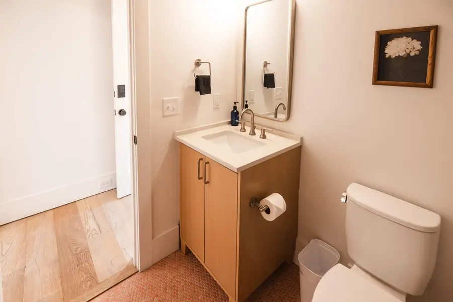 Bathroom 2: Shower/Tub