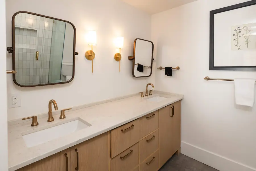 Bathroom 1: Walk-in Shower 