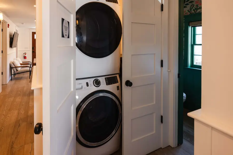 Washer + Dryer 