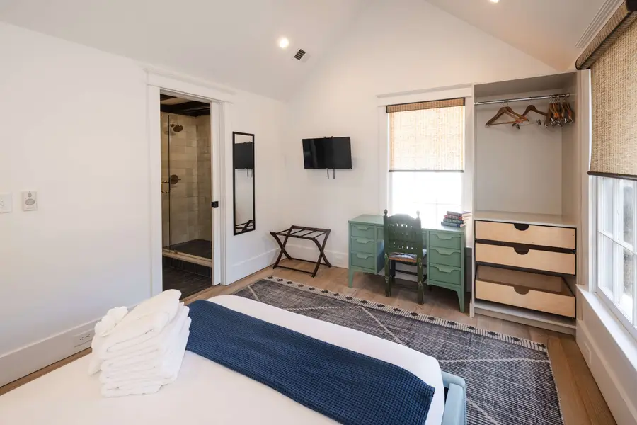 Bedroom 3: Queen Bed + TV